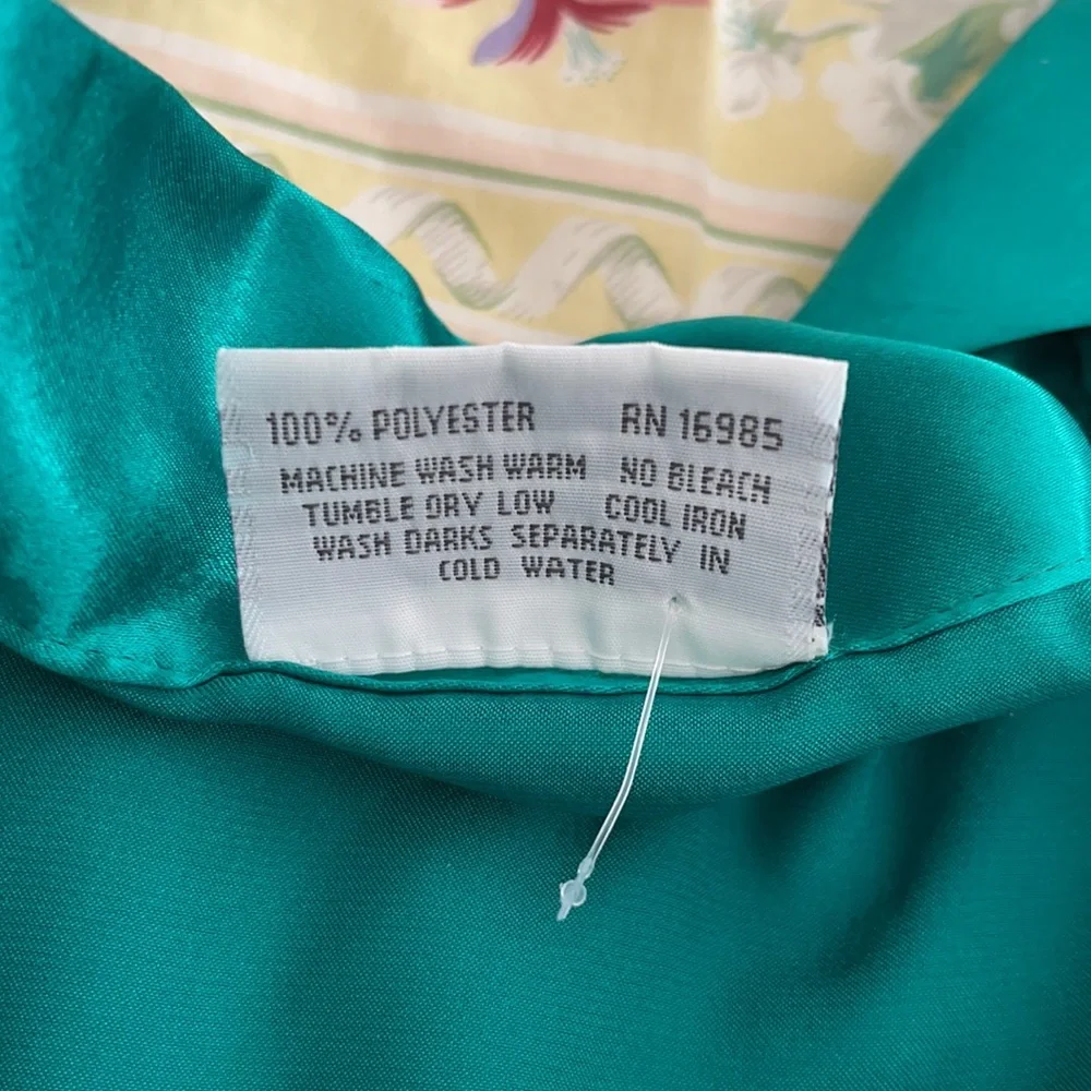 Vintage Val Mode 1990’s green satin robe